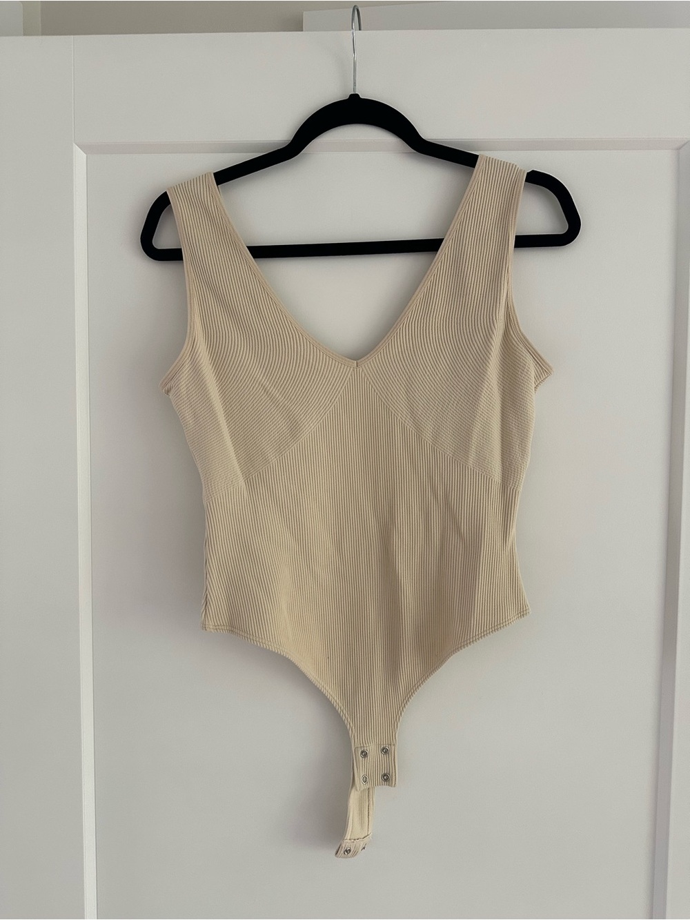 Dynamite Ribbed V-Neck Nude/Cream Bodysuit